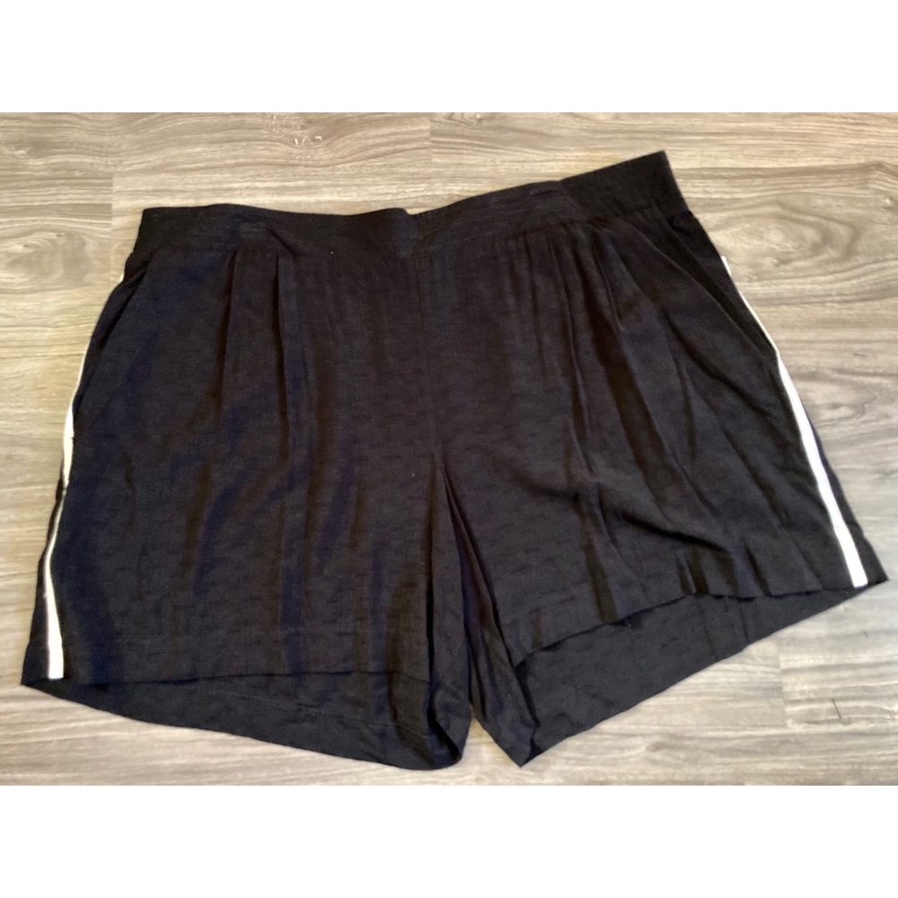Gibson Latimer black athletic short